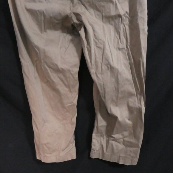 LEE | 14 medium | Chic Khaki Capri Pants with Pockets - Picture 13 of 15